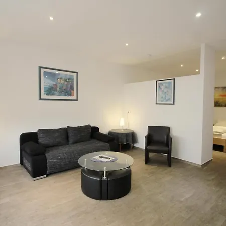 Zur Linde ホテル 2*